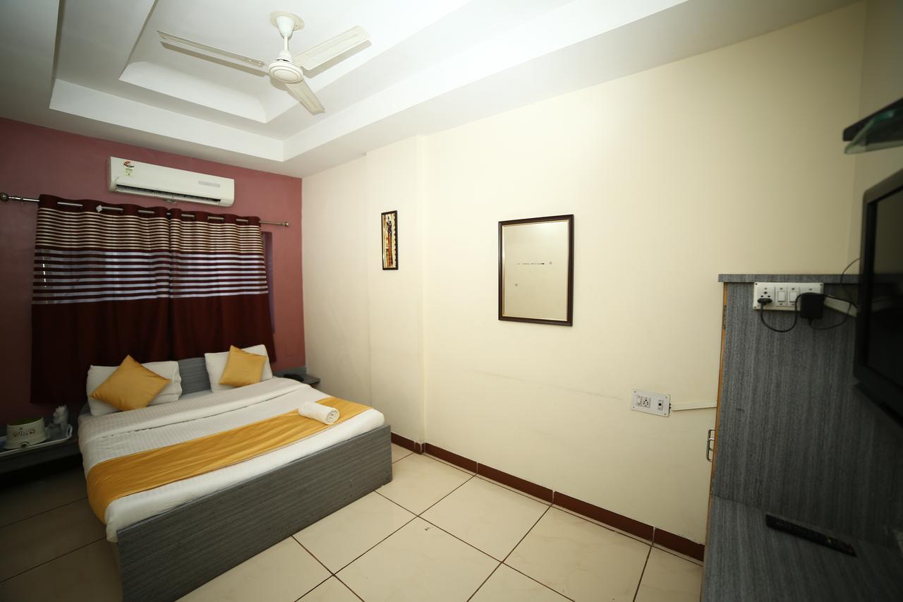 Hotel Velvet Rajkot Exterior foto
