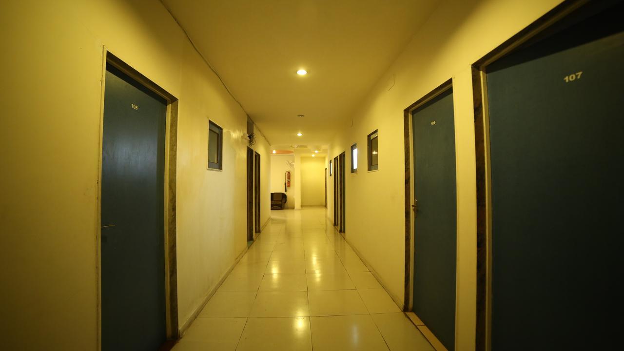 Hotel Velvet Rajkot Exterior foto